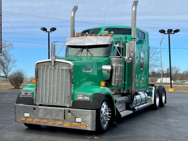 Fender Guard: Kenworth W900L - Image 2